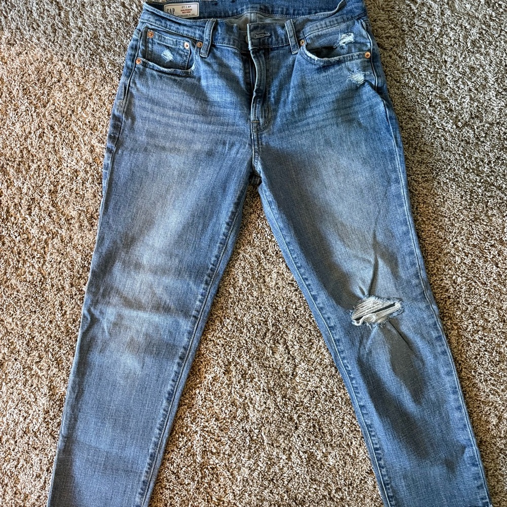 GAP Women's Light Blue Distressed Skinny Jeans